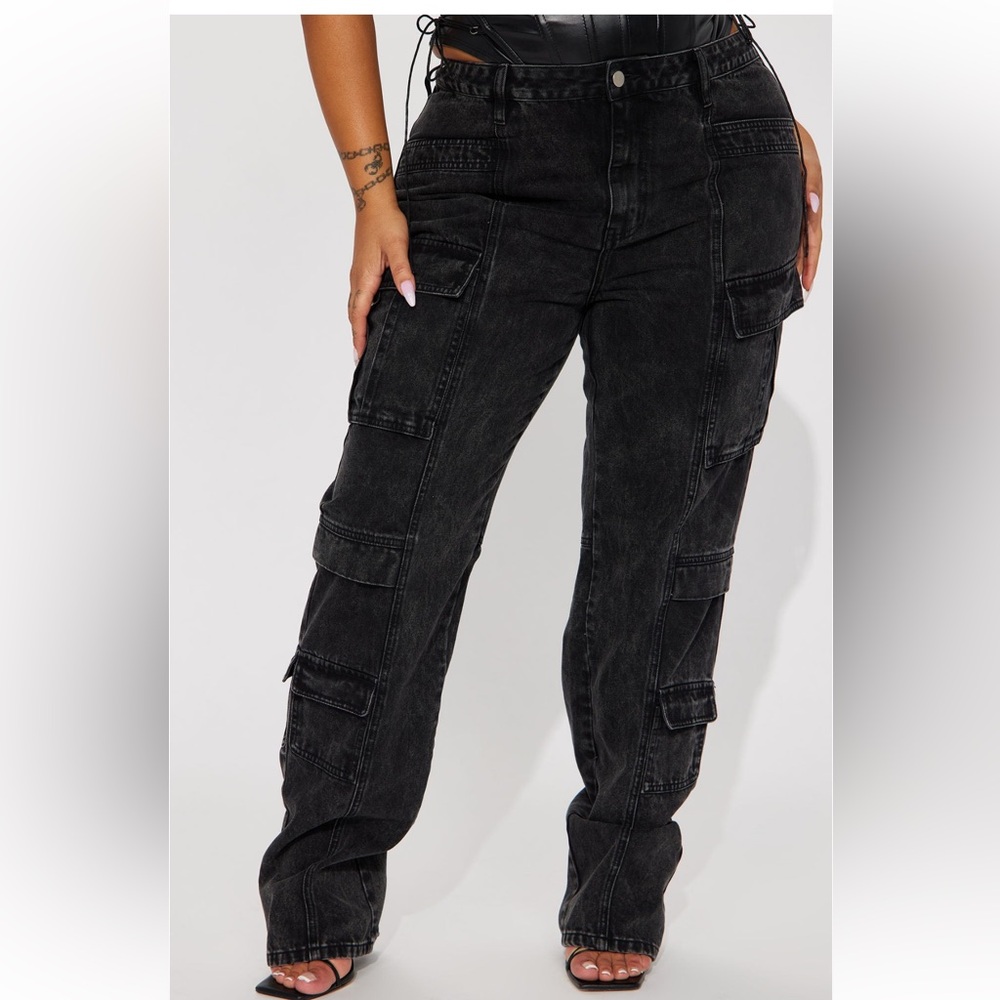 Make A Night Of It Mid Rise Cargo Straight
Leg Jeans - Black Wash size 11